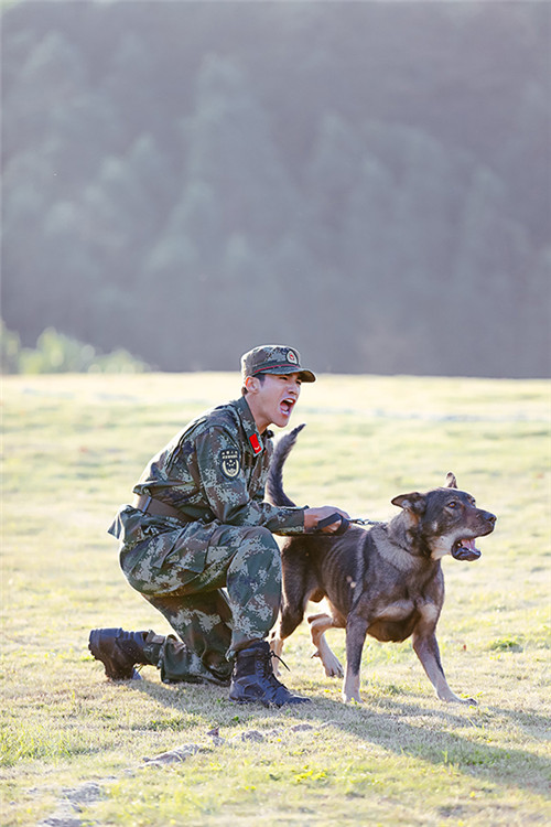 湖南卫视《奇兵神犬》姜潮化身拳击手对垒教官,搭档杨朵兰却成"落难